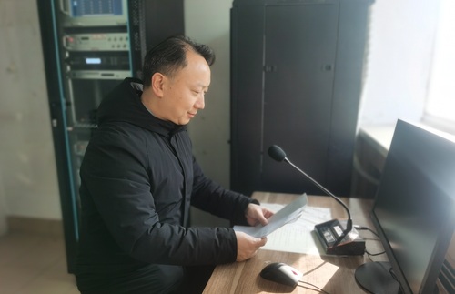 副校长范君召宣读个人和集体表彰名单