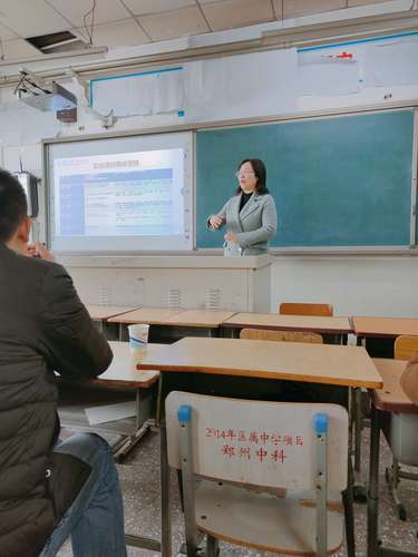 郑州市第六初级中学吴梅老师对学校中招实验备考情况做汇报分享