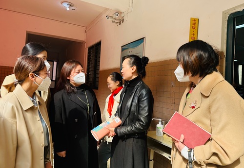 家长与任课教师课后交流
